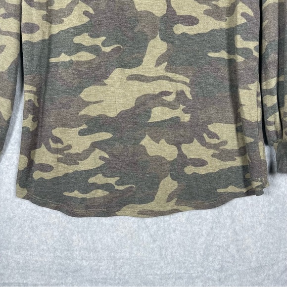 First Love Women’s Small Green Camo VNeck Slouchy Oversized Long Sleeve TShirt - Picture 4 of 7